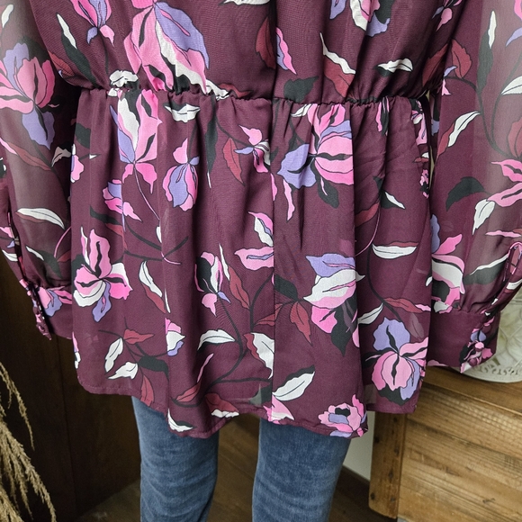 Lane Bryant Floral V-neck Peplum Blouse - Picture 10 of 15
